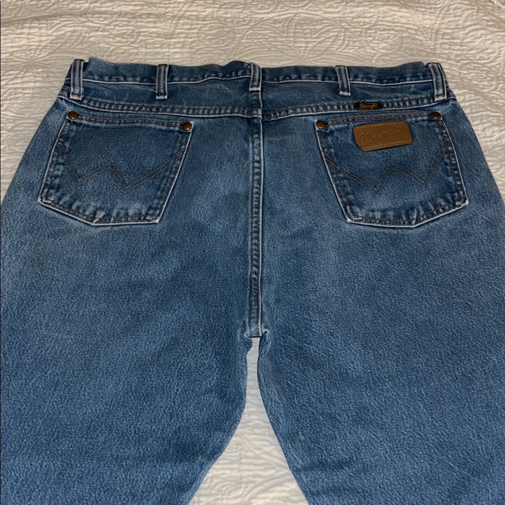 Wrangler Relaxed Fit Jeans in Medium Blue Denim